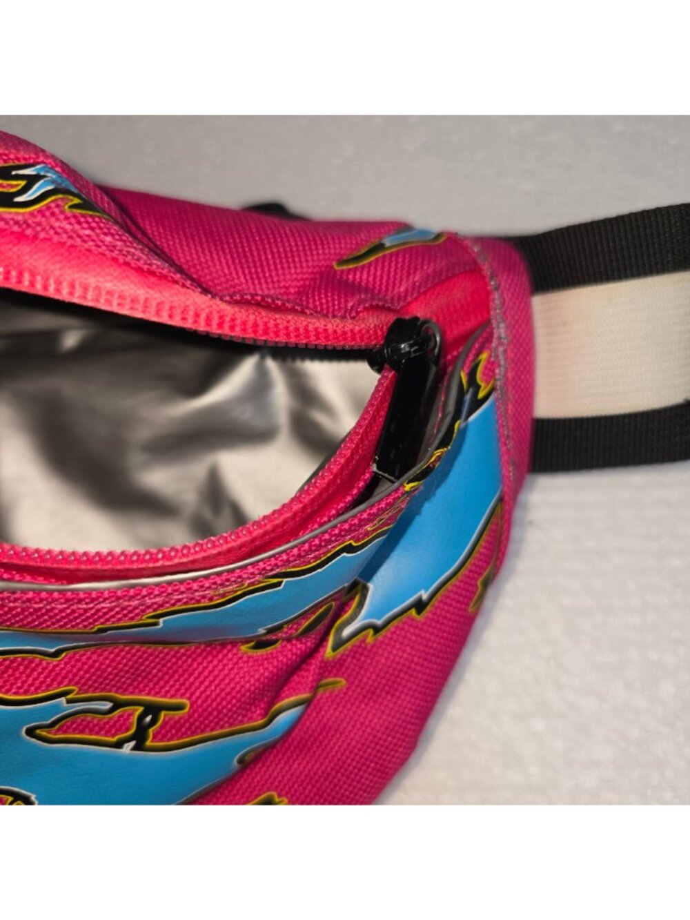 Shreddy Lyfe Tiger Claw Print Insulated Cooler Fanny Bag - Picture 8 of 8